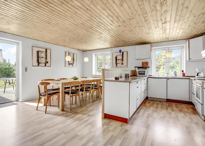 Four-bedroom In Casa vacanze *