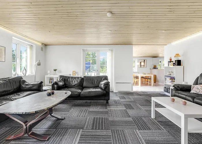 Four-bedroom In Casa vacanze Romo