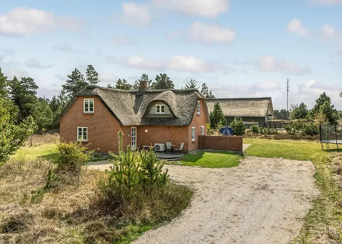 Four-bedroom In Casa vacanze *