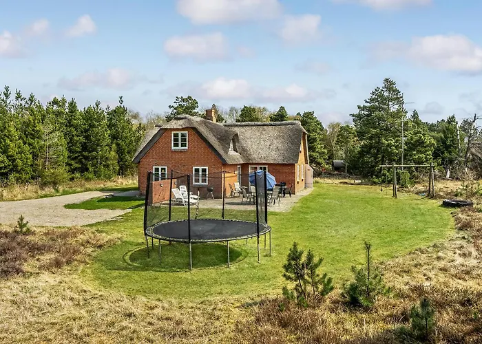 Four-bedroom In Casa vacanze *